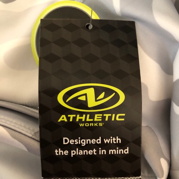 ATHLETIC WORKS Biker Shorts Size Medium 8-10 Womens Camouflage Pull On Grays New - Picture 8 of 10